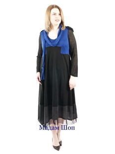 Шерстяное чёрно-серое платье с ярким синим акцентом на бюсте и терракотовой вставкой на спинке
